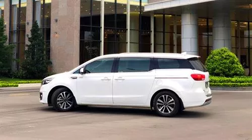 8 seat car rental service